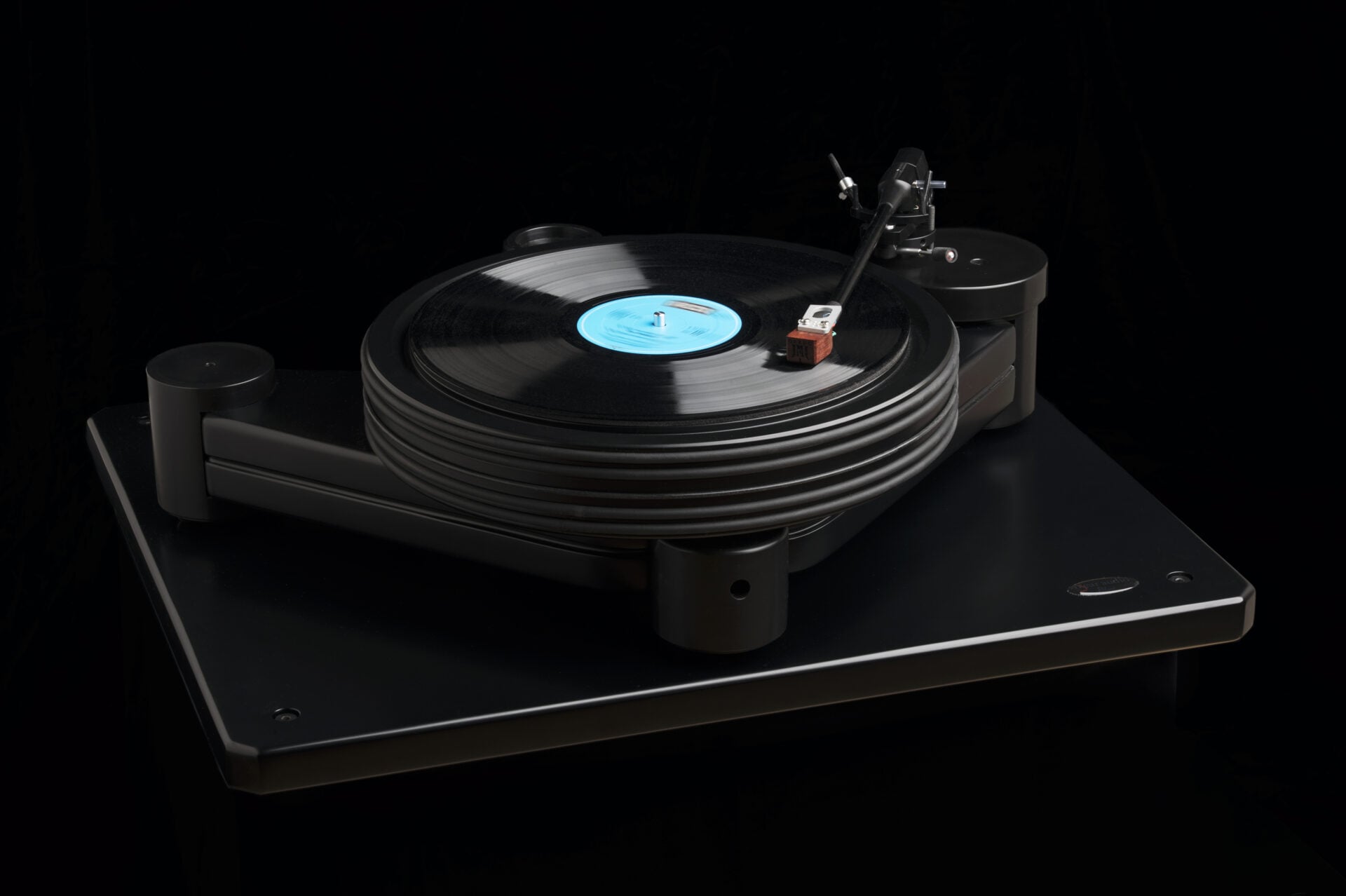 Pear Blue Audio Odar Turntable and Cornet 3 12″ Tonearm