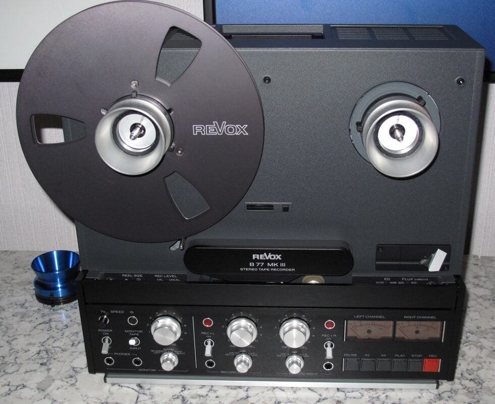 アテナ AXPONA 2025 Analog & Digital Sources - The Absolute Sound